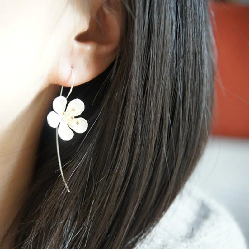 Chinese Jewelry Simple Flower Dangle Earrings For Women in Silver Color