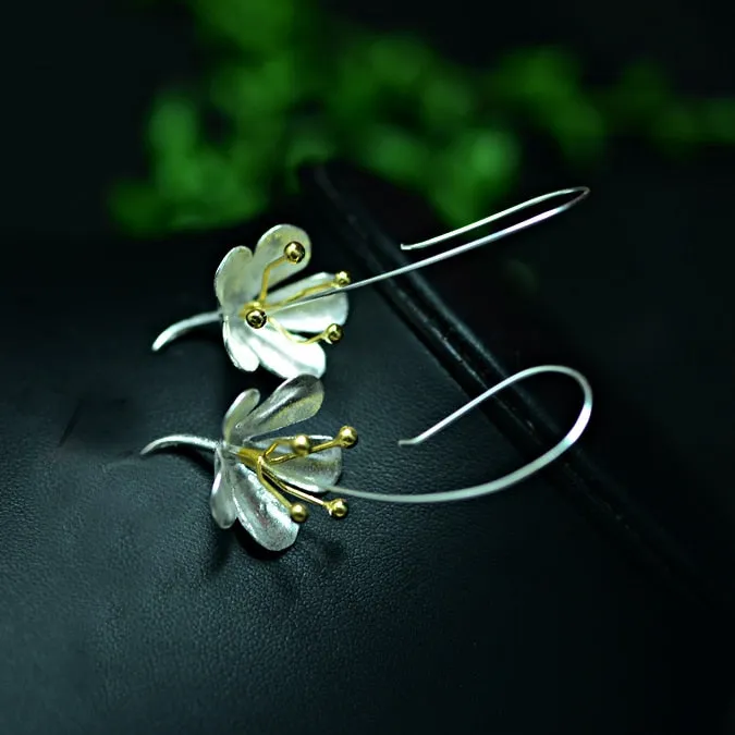 Chinese Jewelry Simple Flower Dangle Earrings For Women in Silver Color