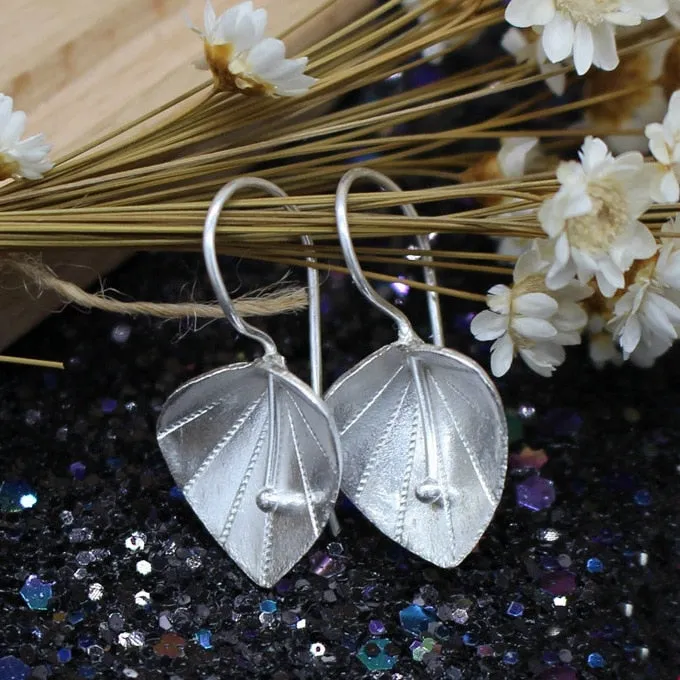 Chinese Jewelry Simple Flower Dangle Earrings For Women in Silver Color