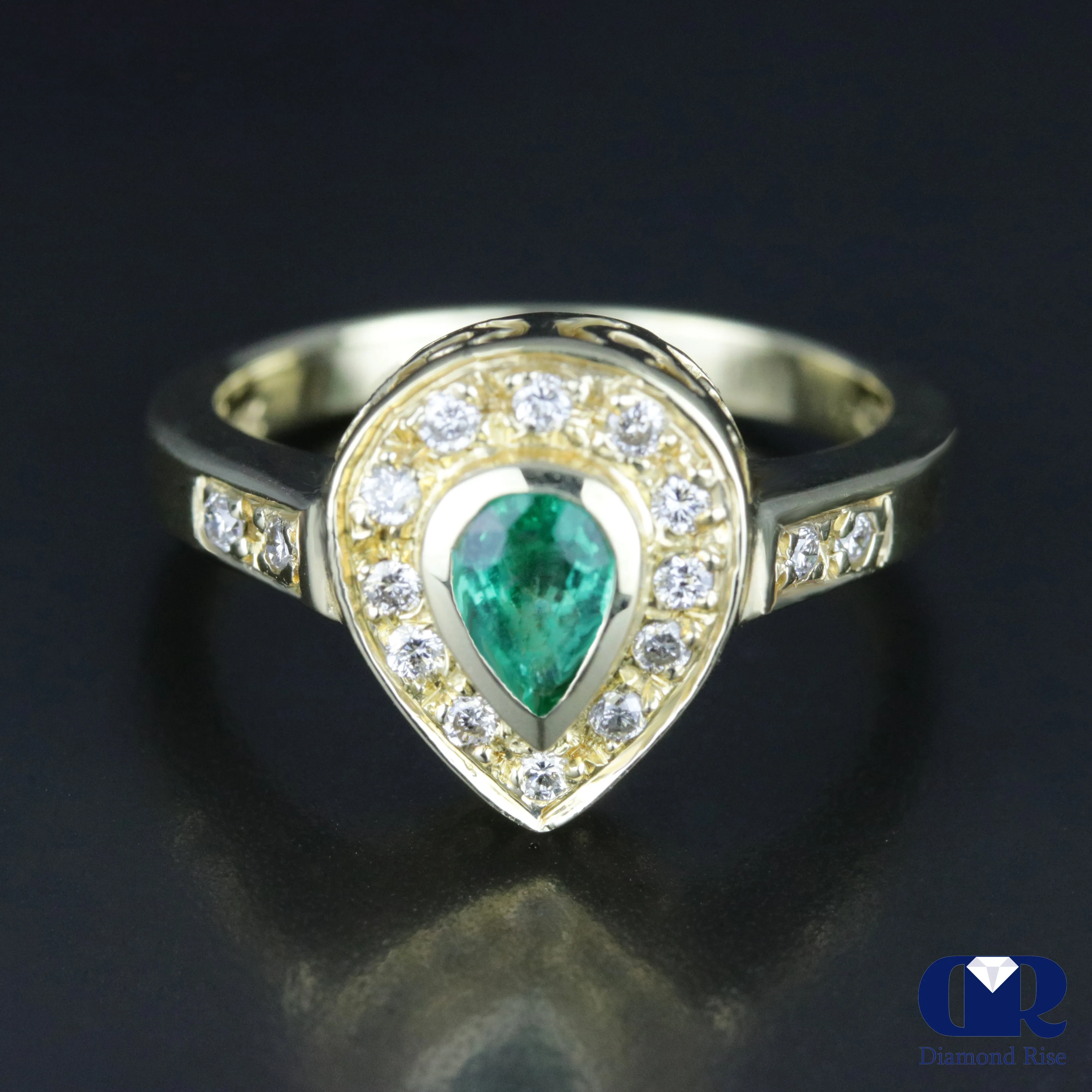 Natural 0.80 Ct Pear Shape Emerald & Diamond Cocktail Ring Engagement Ring 14K