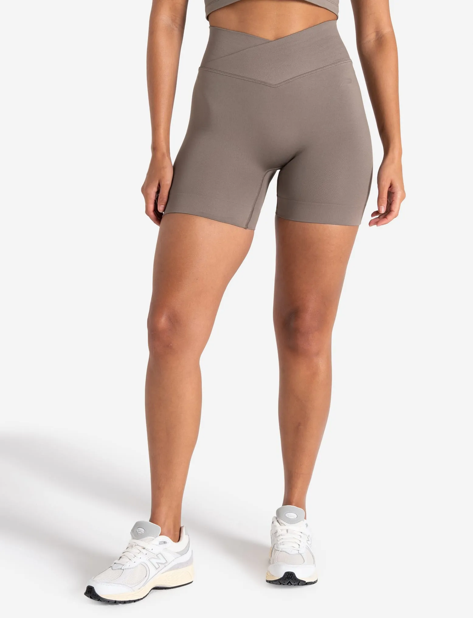 Sculpt Seamless Scrunch Shorts - Taupe