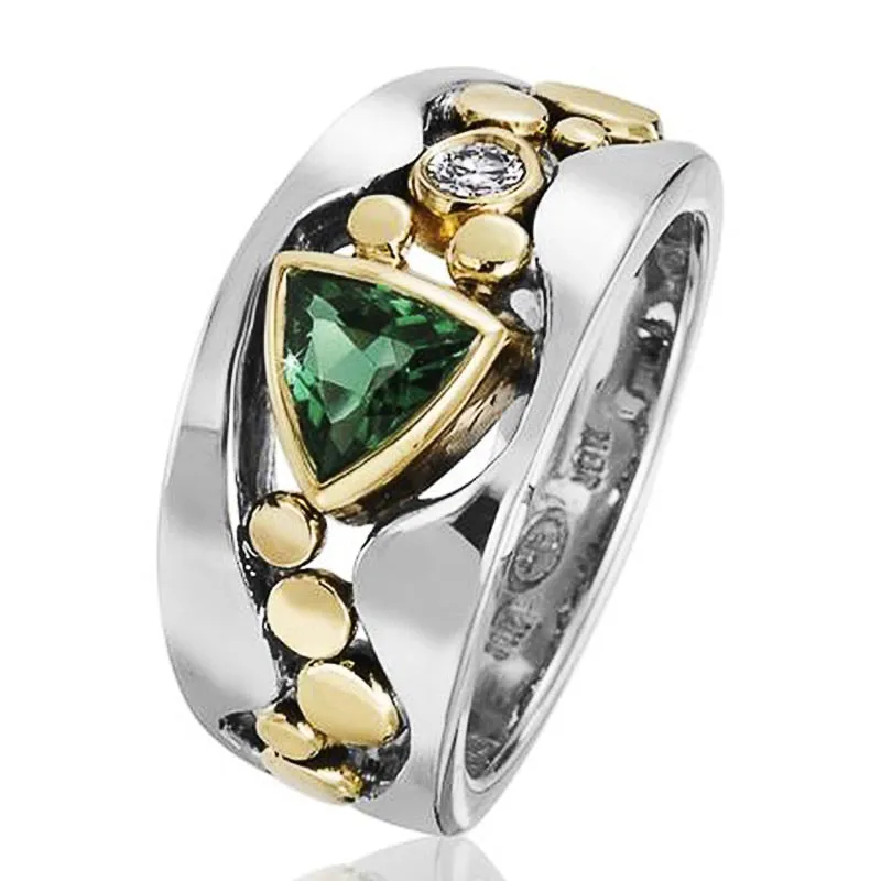 Statement Jewelry Trilliant Cut Gemstones Ring for Women with Zircon in Silver Color